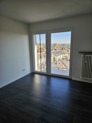Helle frisch Renovierte 2-Zimmer Wohnung