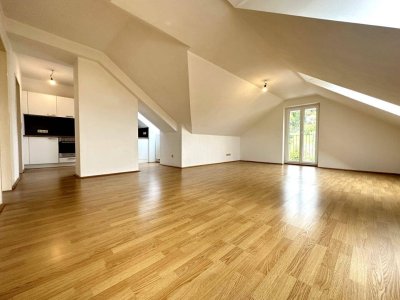 Gemütliche Dachgeschosswohnung mit Parkplatz in ruhiger Grünlage von Purkersdorf