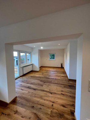 ++TOP sanierte 4 ZKB EG-Wohnung++energieeffizient++große Terrasse++offene Küche++Garage