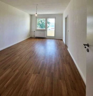 ++ 2 Monate Kaltmietfrei ++ Sonnige 3-Raumwohnung + Balkon + Wannenbad + Einbauküche als Option!