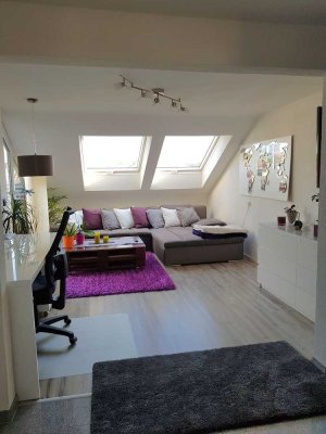 Wunderschöne, helle und besondere Dachgeschosswohnung  - ohne Provision