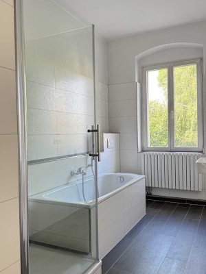 WOHNUNG m. BALKON + VOLLBAD