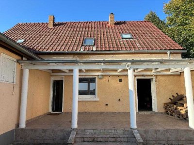 Haus mit Terrasse und großem Garten, 2 Stellplätzen