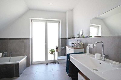 Wie im eigenen Haus: Wunderschöne 4-Zimmer Maisonette Wohnung