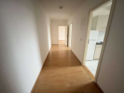 Helle Dachgeschosswohnung mit Einbauküche