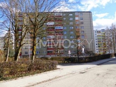 PLATZ FÜR DIE GANZE FAMILIE - 4 ZIMMER, LOGGIA, GARAGE U.V.M.