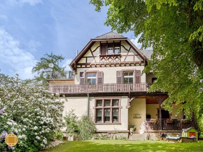 Historische Familienvilla in Königstein 1 mit einladendem Garten + altem Baumbestand