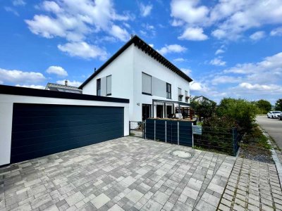 Neuwertige & nachhaltige KFW55 DHH mit top moderner & hochwertiger Ausstattung mit PV/Batterie/Wallb