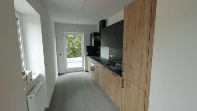 2 Zimmerwohnung, 1. OG in Kernsanierter Villa inkl. Stellpl. und Küche