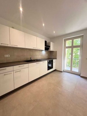 ruhige Wohnviertel I modernem Bad mit Wanne & Dusche I Balkon I geräumige Küche mit Einbauküche