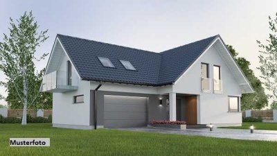 Endlich Platz für Alle! Freistehendes 2-Familienhaus mit Garten und Garage