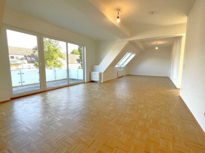 *Tolles Wohnstudio mit großem Balkon, Parkettboden, 2 Tageslichtbäder*
