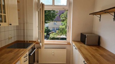 Quiet, spacious apartment, well-equipped, located central in Hennigsdorf. Ruhige Altbauwohnung.