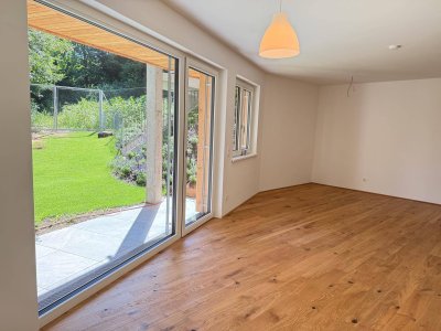 Wohnen am Schlosspark: Neubau 3-Zimmer Wohnung mit Garten