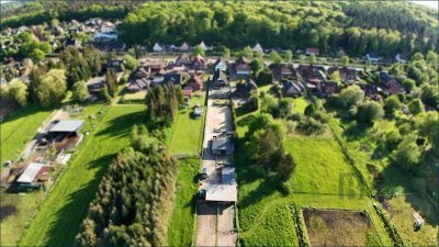 Besonderer Pferdehof mit großzügigem Ein-/Zweifamilienhaus und viel Weideland