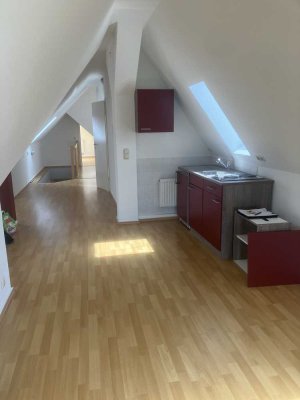 Interessante Dachgeschoß-Wohnung wieder zu vermieten! Bei Bedarf auch mit EBK