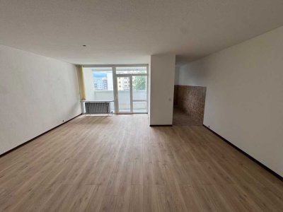 Helle 1,5-Zimmer-Wohnung mit verglaster Loggia, Aufzug und Keller in Köln-Porz