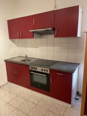 Modernisierte Wohnung mit zwei Zimmern sowie Balkon und EBK in Nürnberg