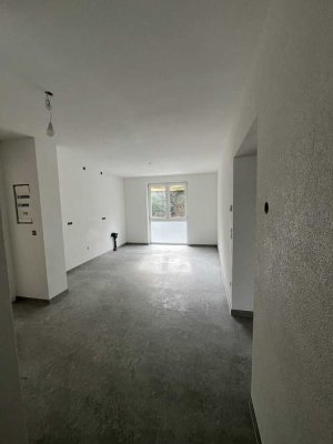*Erstbezug* insgesamt zwei gehobene 3-Zimmer-Wohnung in Gernsbach mit EBK, Balkon & zwei Stellplätze