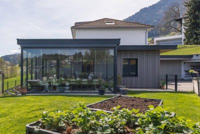 Neuwertige-Aufstockbare Doppelhaushälfte mit Wintergarten und Garage