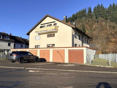 Bezugsfreie 3-Zimmer-Dachgeschosswohnung mit Balkon und Garage in Waldkirch-Buchholz
