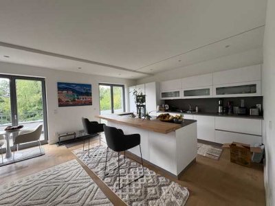 NÄHE ISD - MODERNE HELLE WOHNUNG - GROSSE TERRASSE - OFFENE EINBAUKÜCHE - FEINPUTZ - PARKETT