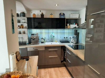 Souterrain-Wohnung mit vier Zimmern & Terrasse, Gartenmitbenutzung, Einbauküche in Erfurt