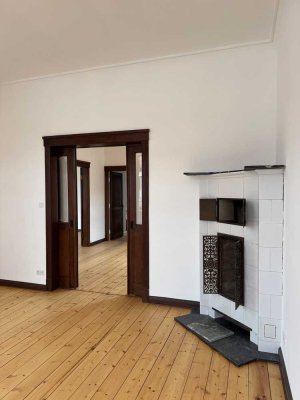 120qm 5 Zimmer-Altbau-Wohnung mit Wannenbad und Südbalkon mitten im Viertel
