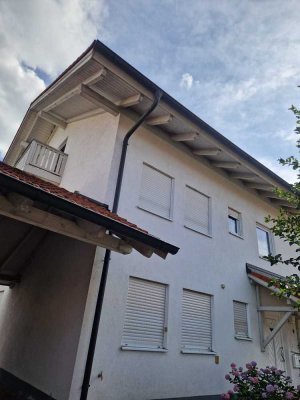 Große 4-Zimmer-Wohnung über zwei Etagen mit 2 Balkonen und Gartenanteil zur Miete ab 1.11.2025