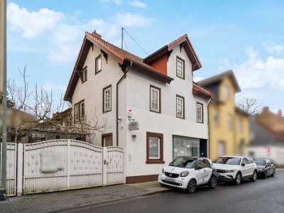 Zweifamilienhaus mit separaten Einheiten und zusätzlichem Gewerbeanteil in Frankfurt am Main