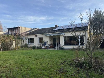 Bonn-Heiderhof: Attraktiver, gut geschnittener Bungalow mit traumhaftem Sonnengarten!
