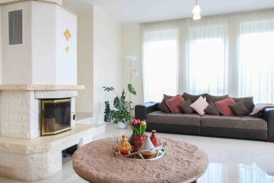 Modernes Einfamilienhaus mit Garten, hochwertiger Ausstattung und vielseitigem Raumangebot