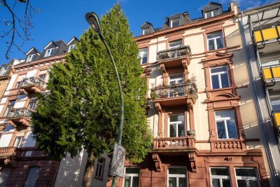Charmante 3-Zimmer Maisonette-Wohnung mit Balkon und Skylineblick in Frankfurt Nordend-Ost