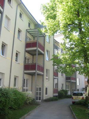 Renovierte 3ZKB Wohnung mit Loggia in zentraler und ruhiger Lage