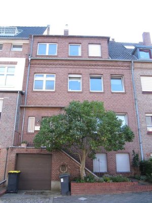 ANLAGEOBJEKT IN TOP WOHNLAGE   3 Familienhaus mit Vollkeller