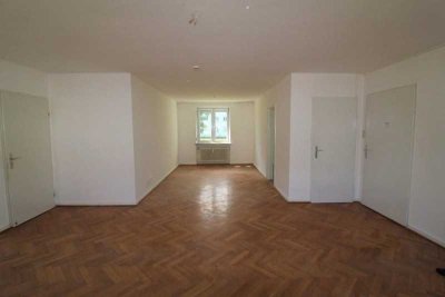 1. OG / 4 Zimmer ab sofort