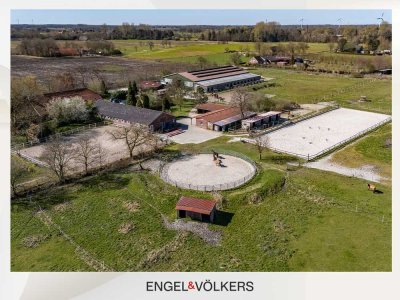 Vosshörner Hof – Reiterhof / Pferdehof mit Reithalle, 8 Wohneinheiten & laufendem Betrieb