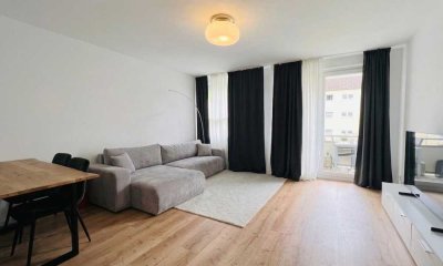 Frisch renovierte bezugsfreie 2-Zimmer-Wohnung mit Süd-West-Balkon und neuer Einbauküche