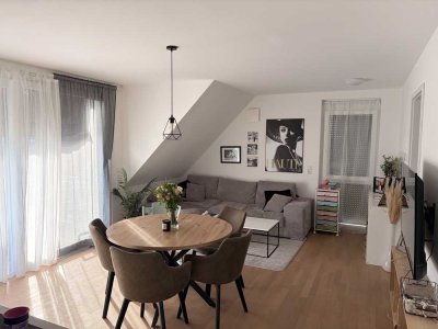 Geschmackvolle, neuwertige 3-Raum-DG-Wohnung mit Balkon in Offenburg