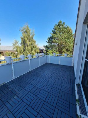 Helle 4-Zimmer-Dachgeschosswohnung mit großem Balkon und Festungsblick in Lengfeld