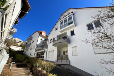 Bad Soden: Vermietete Dachgeschosswohnung als attraktive Kapitalanlage in gesuchter Lage