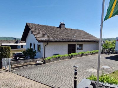 Attraktives Einfamilienhaus mit überragender Aussicht in ruhiger Wohnlage