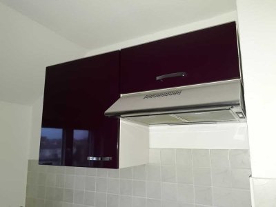 Schöne Dachgeschosswohnung mit Einbauküche und Wannenbad
