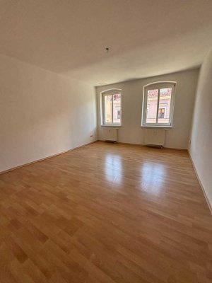 zentrale, großzügig geschnittene 2-Raumwohnung in Bahnhofsnähe