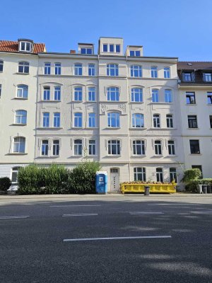 Großzügige renoviere 3 Zimmerwohnung WG geeignet