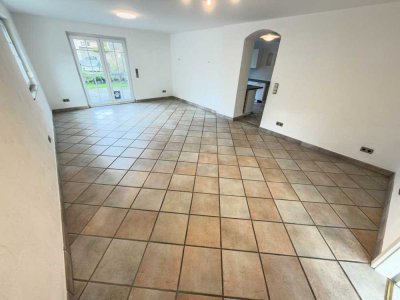 Großzügige Erdgeschosswohnung mit Terrasse & eigenem Garten