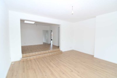 Helle, frisch renovierte 4-Zimmerwohnung mit zwei Balkonen und hochwertiger Ausstattung!