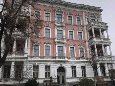 Nahe dem Botanischen Garten in auffälligem saniertem Stuckaltbau - NUR ANLAGE