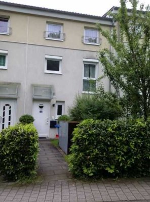 Grün und zentral gelegen: Townhouse mit 4 Zimmern, großem Keller und optionaler PV-Anlage in BAD