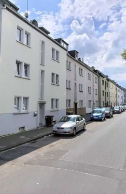 Gut geschnittene helle 3,5-Zimmer-Wohnung mit Wohnküche im 2. OG mit langjährigen Mietern